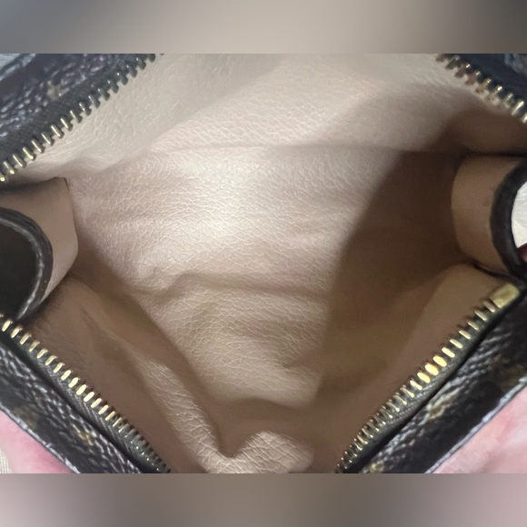 Louis Vuitton Monogram Poche Toilette 15 Cosmetic Pouch - Picture 8 of 10